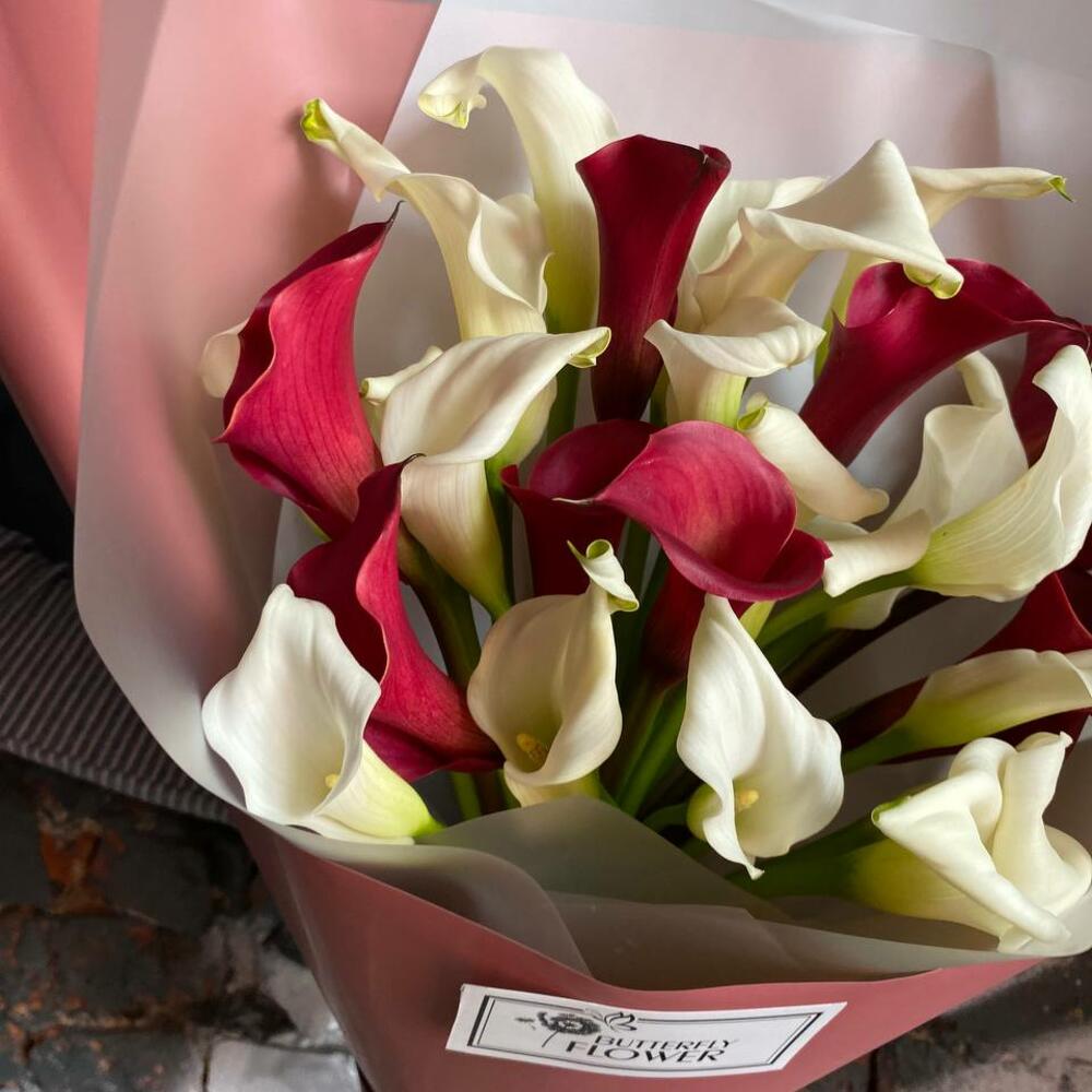 Букет из 29 калл в стильной упаковке 